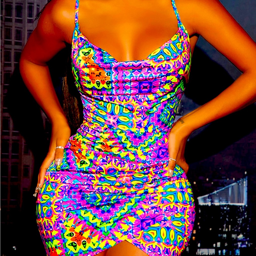 Brand new party dress very cute and body on form